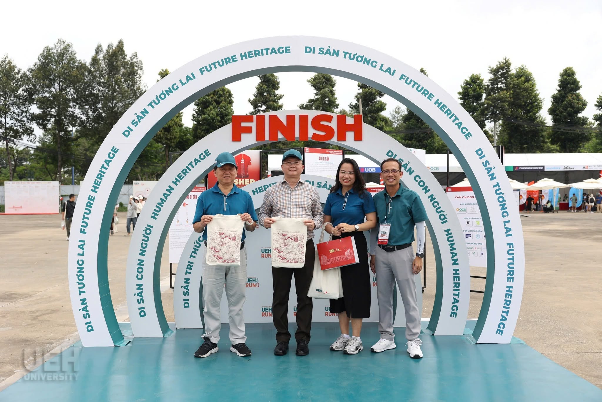 thi-cong-backdrop-su-kien.jpg