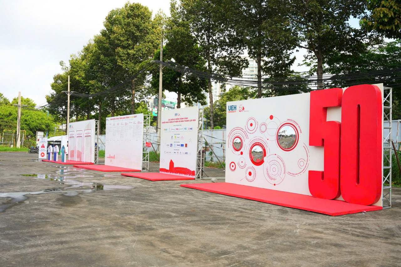 thi-cong-photobooth-ngoai-troi.jpg