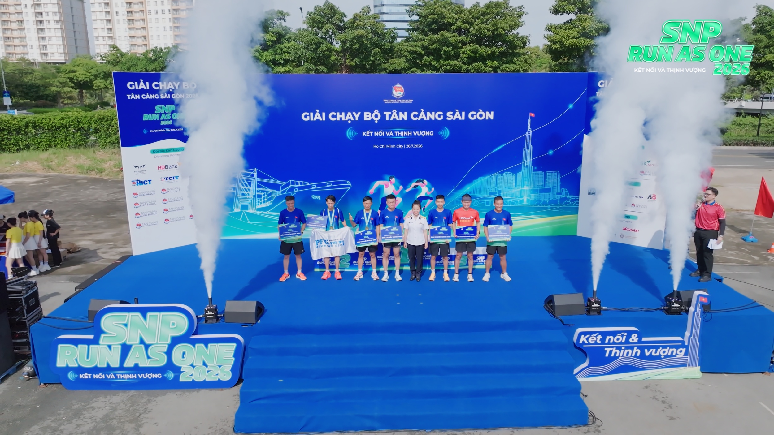 cho-thue-backdrop-san-khau.jpg