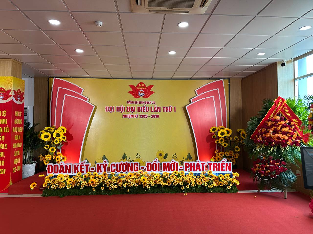 thi-cong-booth-chup-hinh.jpg